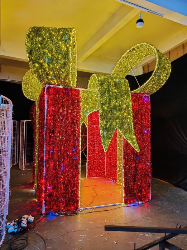 3d Led Gift Box Holiday Christmas Motif Light with Tinsel - Image 6